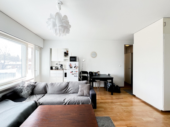 Rental Helsinki Puotila 1 room Tilavuudella valloittava parvekkeellinen ylimmän kerroksen koti idylliseltä sijainnilta!