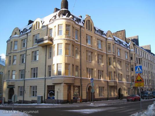 Vuokra-asunto Helsinki Kamppi Yksiö Asunnossa on kodinkoneet, hyvin säilytys- ja laskutilaa ja ruokailutilaa.