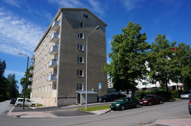 Vuokra-asunto Tampere Rahola Yksiö Taloyhtiön rakennus, kuva otettu ennen julkisivuremonttia.