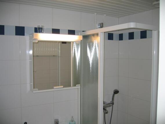 Rental Rauma Nummi 2 rooms WC/Kylpyhuoneessa pesukone, lattialämmitys ja suihkukaappi.