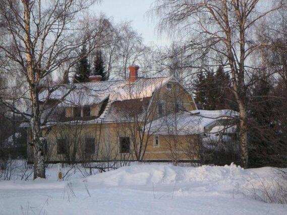 Vuokra-asunto Savonlinna Kulennoinen 5 + Talo Kulennoisten aseman suunnasta talvella