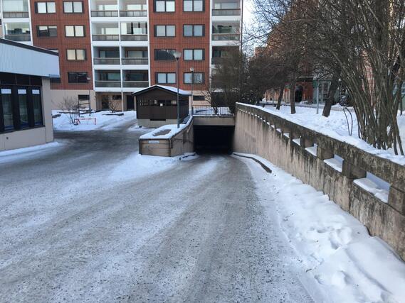 Autohallipaikka Tampere Tammela  Sisäänajo Vellamonkadun ja Aaltosenkadun kulmasta