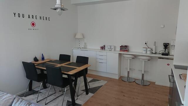 Rental Espoo Järvenperä 3 rooms Olohuone ja käynti parvekkeelle