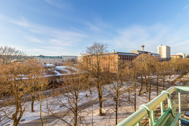 Vuokra-asunto Tampere Keskusta Kaksio ranskalaiselta parvekkeelta vapautuu  näkymä Hämeenpuistoon