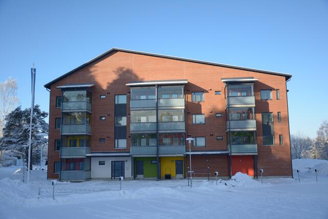 Vuokra-asunto Pyhäjoki Pohjankylä 3 huonetta etupiha avautuu aamuaurinkoon
