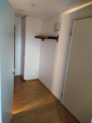 Rental Oulu Kaijonharju 2 rooms Tilava eteinen ensimmäisen kerroksen asunossa.