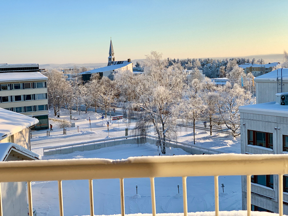 Rental Rovaniemi Keskusta 3 rooms Arkkitehti Poskiparran suunnittelema uniikki kattohuoneisto sijaitsee Rovaniemen ydinkeskustassa.