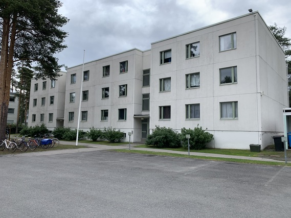 Vuokra-asunto Oulu Myllyoja Kaksio Julkisivu pihapuolelta jossa on myös autopaikat