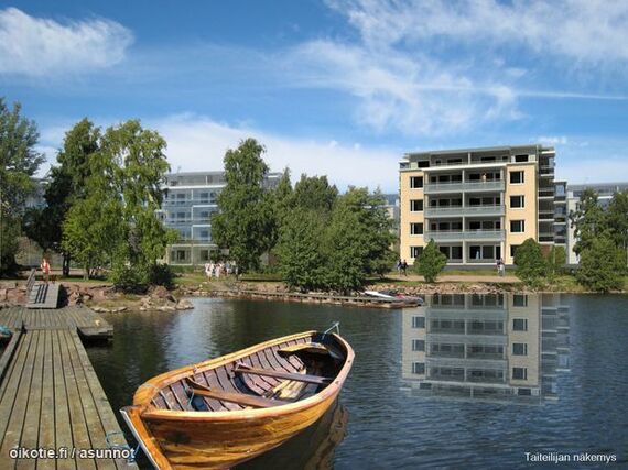 Vuokra-asunto Kotka Hovinsaari Kaksio Näkymä talosta mereltä päin. Kuvan laiturilta pääsee uimaan ja kalastamaan. Laiturilla myös väliaikainen vierasvenepaikka.
