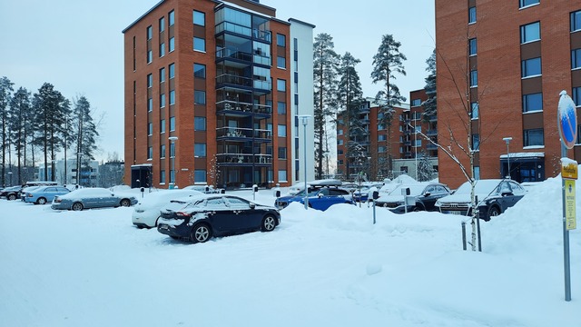 Vuokra-asunto Jyväskylä Savela Yksiö Kuva parvekkeen suunnasta eteisen suuntaan