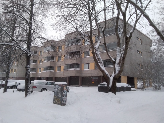 Vuokra-asunto Tampere Amuri Kaksio Sotkankatu 5-7. Huoneiston ikkunat avautuvat tähän puistoon.