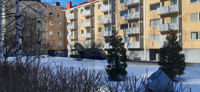 Vuokra-asunto Helsinki Lauttasaari 3 huonetta Parveke etelään. Iso piha.