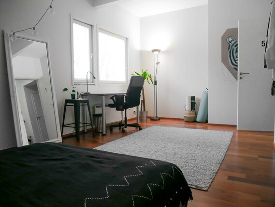 Vuokra-asunto Tampere Vuohenoja 5 + Huone 5. Huoneet voidaan vuokrata osittain kalustettuina tai tyhjillään.