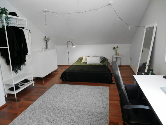 Vuokra-asunto Tampere Vuohenoja 5 + Huone 5. Huoneet voidaan vuokrata osittain kalustettuina tai tyhjillään.