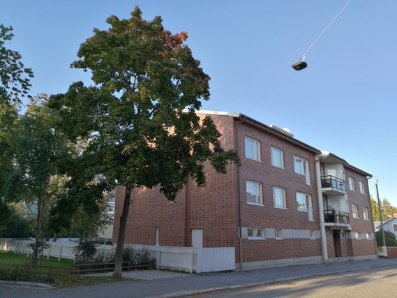 Vuokra-asunto Vaasa Keskusta Yksiö Kiva talo Vaasan keskustassa vihreän kirsikkapuiston vieressä.