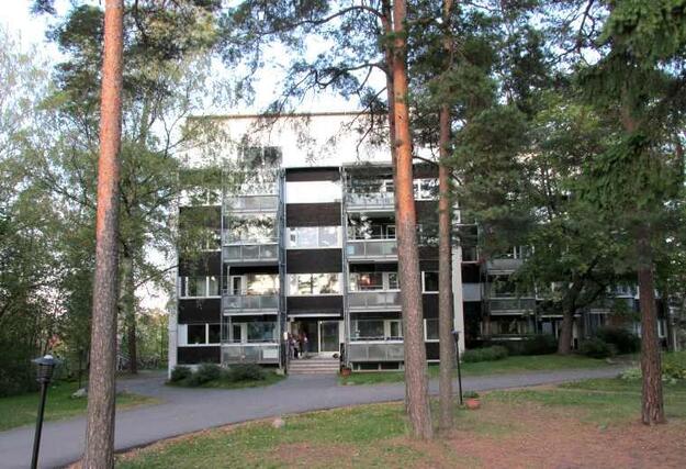 Vuokra-asunto Espoo Otaniemi Yksiö Talon julkisivu ja sisäänkäynti