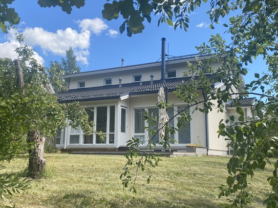 Vuokra-asunto Mäntsälä Mäntsälä 5 + Aurinkoinen päätytontti, isohko piha istutuksineen.