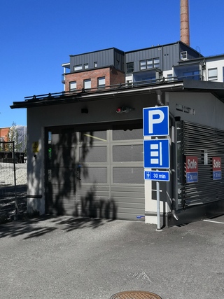 Autohallipaikka Tampere Hatanpää  Sisäänkäynti