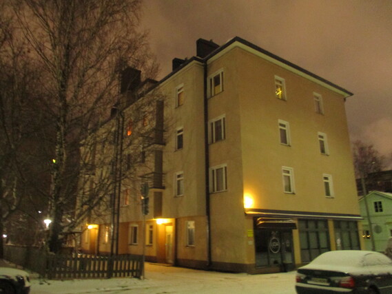 Vuokra-asunto Tampere Amuri Yksiö Valoisa ja avara olohuone, oikealla mh ja keittiö