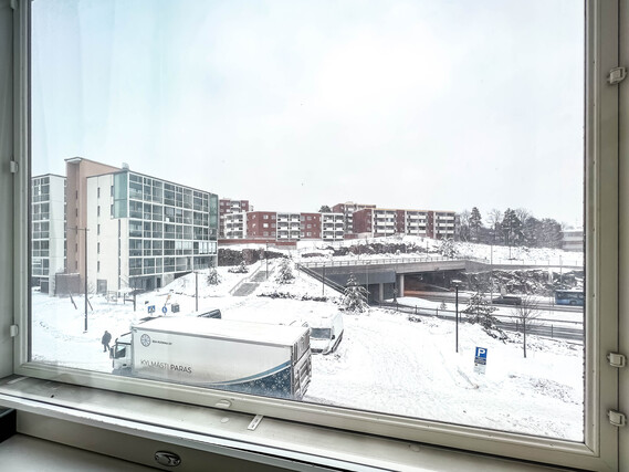 Vuokra-asunto Espoo Leppävaara Yksiö Ylimmän kerroksen valoisa yksiö, lähellä Leppävaaran kattavia palveluita! Näkymä on itään.