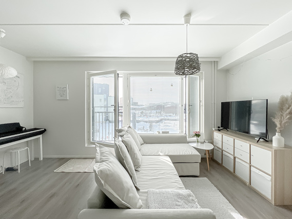 Vuokra-asunto Espoo Saunalahti Yksiö Tässä kodissa on kauniit suuret ikkunat ja ranskalainen parveke!