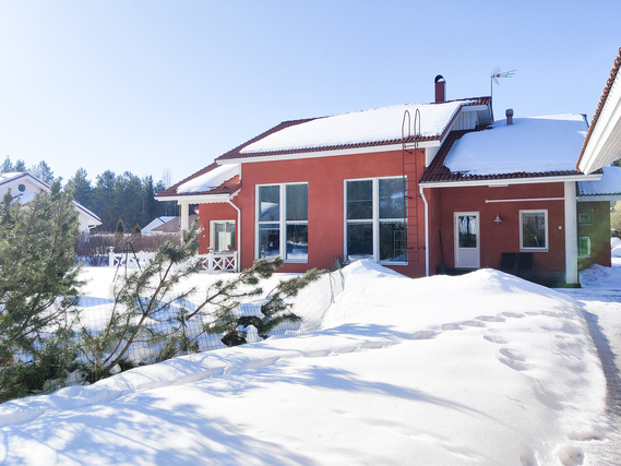 Rentals: Oulu Oulunsalo, 5H+K+RT+KPH+2xWC+S+KHH/PH+ET+T, 5 +, single-family  house, 1,290, €/m, 1419929 - For rent 