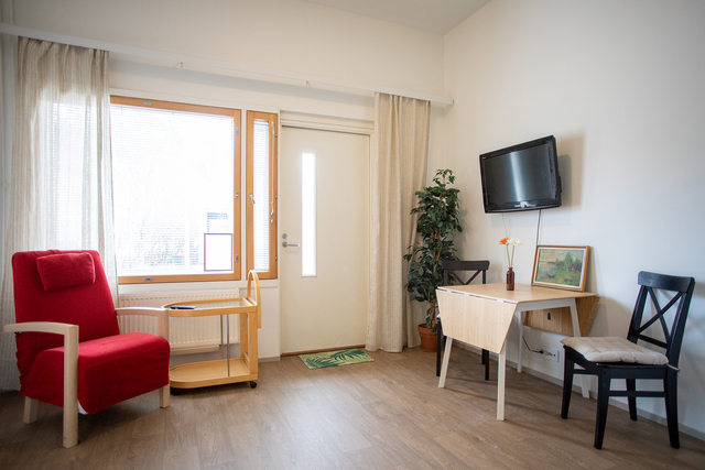 Rental Espoo Kiltakallio 1 room Asunnosta on käynti omalle terassille.