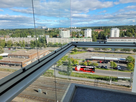 Vuokra-asunto Oulu Keskusta Kaksio Hienot näkymät parvekkeelta rautatieasemalle