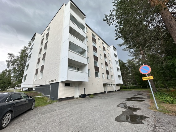 Rental Rovaniemi Korkalovaara 3 rooms Julkisivu pihalta päin.