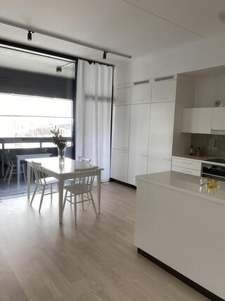 Rental Oulu Toppilansalmi 3 rooms Keittiö/olohuonealue toisesta makuuhuoneesta katsottuna.