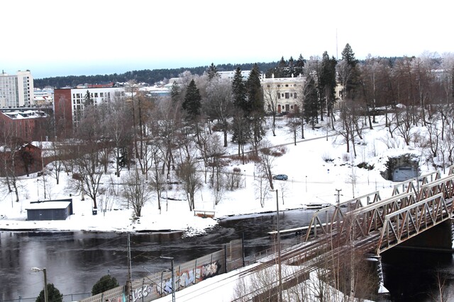 Vuokra-asunto Tampere Ranta-Tampella Kaksio Talon julkisivu järveltä kuvattuna