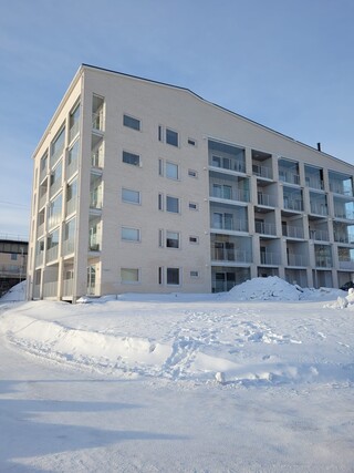 Vuokra-asunto Rovaniemi Keskusta 3 huonetta Näkymä keittiöön ja toiseen makuhuoneeseen