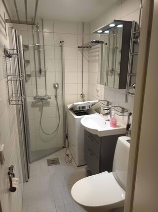 Rental Helsinki Kaarela 1 room Kylpyhuone ja pyykinpesukone