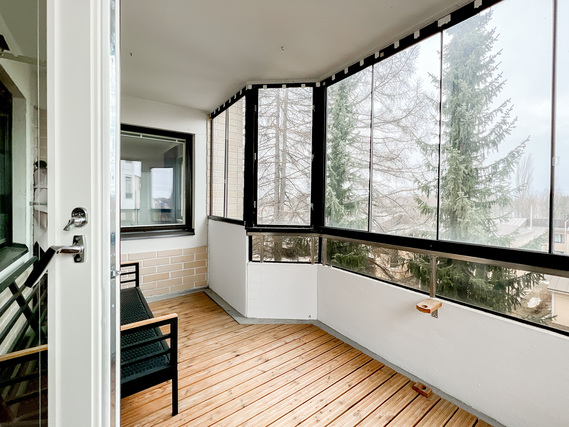 Vuokra-asunto Kangasala Keskusta 3 huonetta Koti mukavilla neliöillä, omalla saunalla, vaatehuoneella ja lasitetulla parvekkeella.