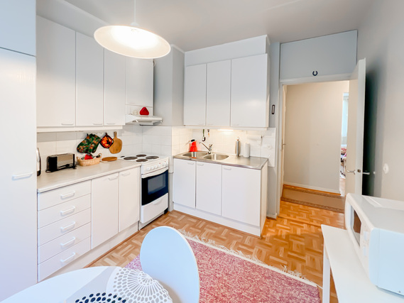 Vuokra-asunto Tampere Tesoma Kaksio Valmiiksi kalustettu 1/3 kerroksen parvekkeellinen läpitalon kaksio lähellä palveluita.