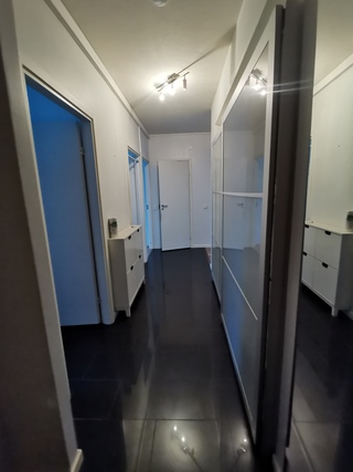 Rental Tampere Kyttälä 3 rooms Käytävä ulko-ovelta vessaan/kylpyhuoneeseen päin