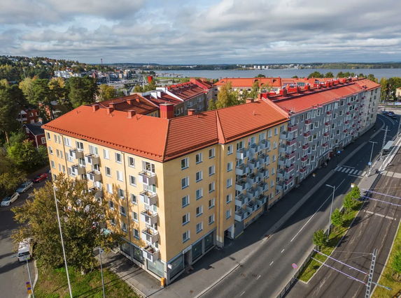 Vuokra-asunto Tampere Amuri Kaksio Ratikka ja bussit pysähtyvät kotiovelle.
