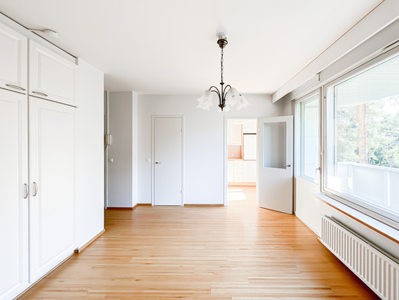 Vuokra-asunto Tampere Kaukajärvi Yksiö Valoisa koti 5. kerroksesta vaatehuoneella ja parvekkeella varustettuna.