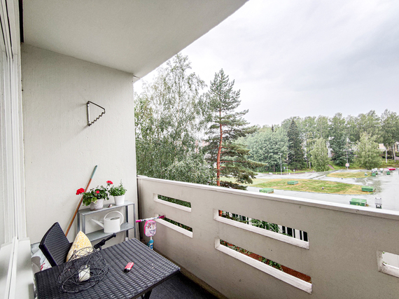 Vuokra-asunto Vantaa Louhela Kaksio Hissitalon 4. kerroksen tilava parvekkeellinen kaksio, hyvällä sijainnilla Myyrmäessä!