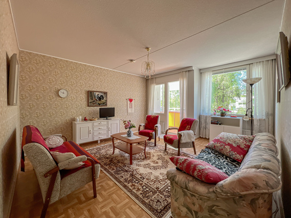 Rental Tampere Tesoma 2 rooms Valmiiksi kalustettu 1/3 kerroksen parvekkeellinen läpitalon kaksio lähellä palveluita.