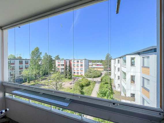 Vuokra-asunto Helsinki Tapulikaupunki 3 huonetta Viihtyisä ylimmän kerroksen läpitalon koti. Sähkö sisältyy vuokraan!
