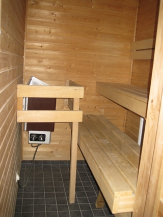 Vuokra-asunto Espoo Kirkkojärvi Yksiö Avara pohja, oma sauna ja iso parveke. Talossa hissi.