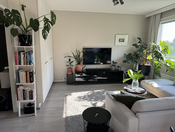 Vuokra-asunto Tampere Rantaperkiö Kaksio Olohuoneessa 4 kpl kiinteitä kaappeja.