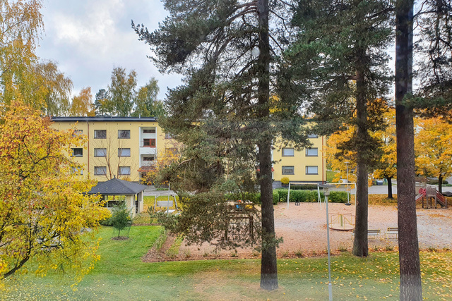 Vuokra-asunto Tampere Tesoma Kaksio Keittokomero uusittiin 2021, jolloin varusteluun lisättiin astianpesukone ja liesikupu.