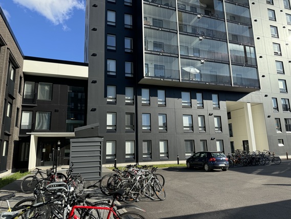 Rental Oulu Toppilansalmi 2 rooms Näkymä pihalta asunnon sivulle