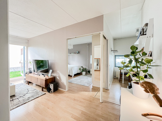 Rental Helsinki Tapaninvainio 2 rooms Kodikas ja avara koti omalla saunalla ja pihalla rauhalliselta sijainnilta hyvillä kulkuyhteyksillä!