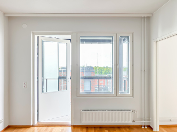 Rental Helsinki Länsi-Pasila 2 rooms Avara kuudennen kerroksen koti omalla saunalla ja tilavalla lasitetulla parvekkeella.