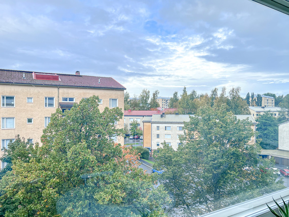 Rental Tampere Kaleva 1 room Hissitalon ylimmän 6/6 kerroksen tilava yksiö loistavalla sijainnilla Kalevassa.