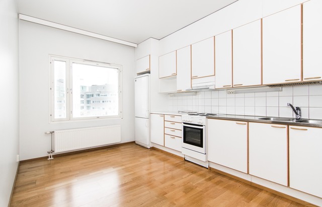 Rental Helsinki Sörnäinen 2 rooms Avara ja valoisa kulmahuoneisto!