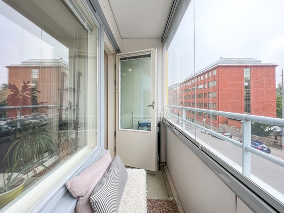 Rental Helsinki Kallio 1 room Erittäin valoisa ja kiva yksiö erinomaisella sijainnilla  Alppiharjussa!